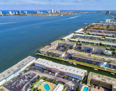 100 Shore Court - Photo Thumbnail 37