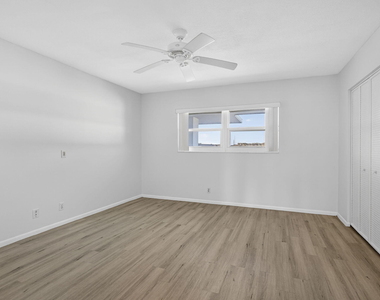 100 Shore Court - Photo Thumbnail 15