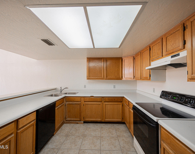 2019 W Lemon Tree Place - Photo Thumbnail 11