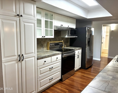 523 E Malibu Drive - Photo Thumbnail 3