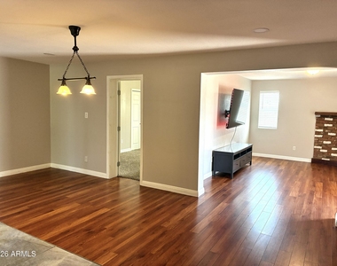 523 E Malibu Drive - Photo Thumbnail 9