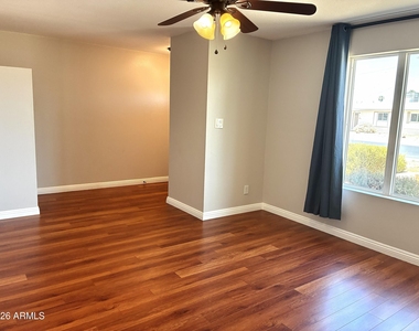 523 E Malibu Drive - Photo Thumbnail 2
