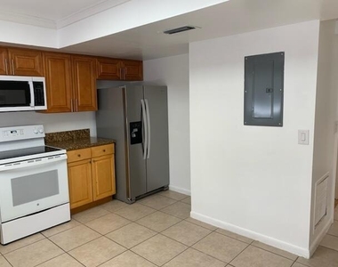10070 Nw 36th Street - Photo Thumbnail 5