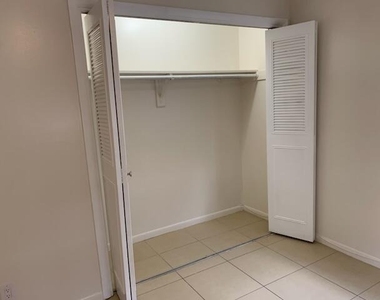 10070 Nw 36th Street - Photo Thumbnail 2