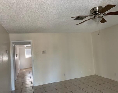 10070 Nw 36th Street - Photo Thumbnail 9
