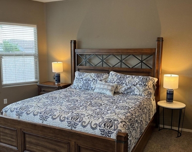 949 E Indian Wells Place - Photo Thumbnail 12