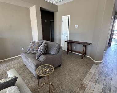 949 E Indian Wells Place - Photo Thumbnail 9