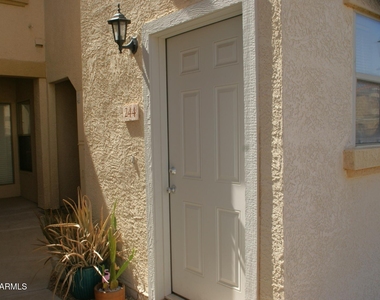 525 N Miller Road - Photo Thumbnail 4