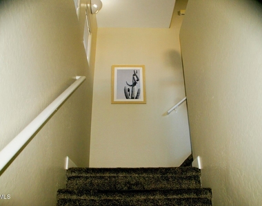 525 N Miller Road - Photo Thumbnail 9