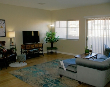 525 N Miller Road - Photo Thumbnail 8