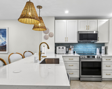 111 N Pompano Beach Boulevard - Photo Thumbnail 4