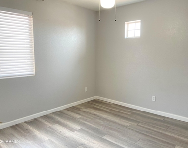8535 W Vogel Avenue - Photo Thumbnail 17