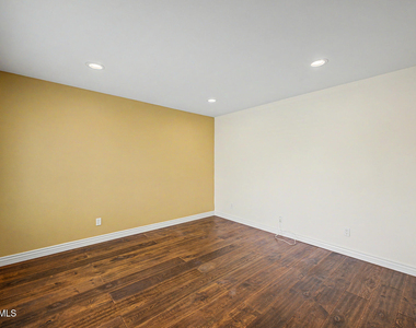 10115 E Mountain View Road - Photo Thumbnail 21