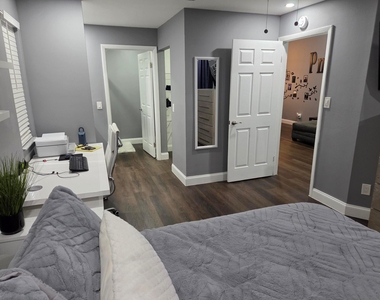 1020 Coral Club Drive - Photo Thumbnail 5