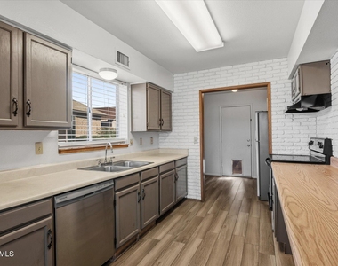 1055 N Recker Road - Photo Thumbnail 9