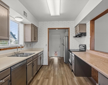 1055 N Recker Road - Photo Thumbnail 8