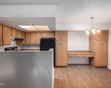 3535 W Tierra Buena Lane - Photo Thumbnail 8