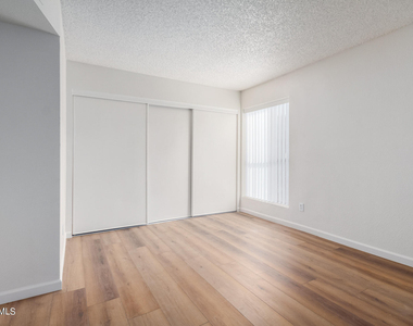 3535 W Tierra Buena Lane - Photo Thumbnail 2