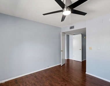 7557 N Dreamy Draw Drive - Photo Thumbnail 17