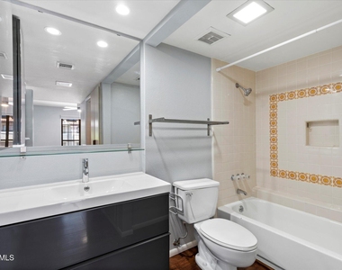7557 N Dreamy Draw Drive - Photo Thumbnail 22