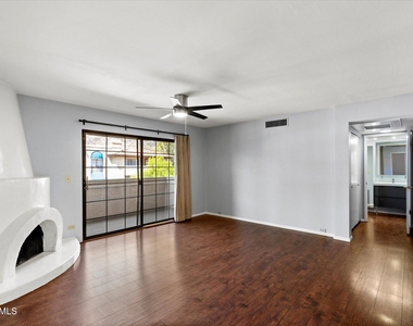 7557 N Dreamy Draw Drive - Photo Thumbnail 6