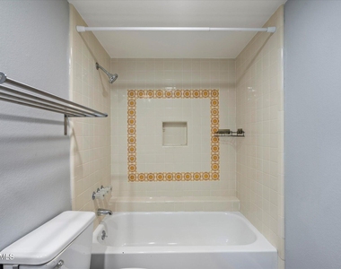 7557 N Dreamy Draw Drive - Photo Thumbnail 23