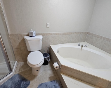 921 S Val Vista Drive - Photo Thumbnail 16