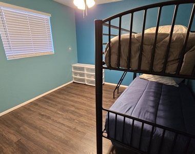 921 S Val Vista Drive - Photo Thumbnail 18