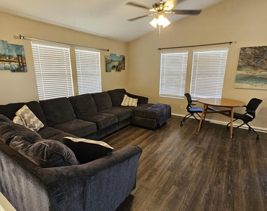 921 S Val Vista Drive - Photo Thumbnail 10