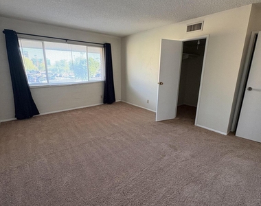 4701 N 68th Street - Photo Thumbnail 8