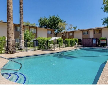 4701 N 68th Street - Photo Thumbnail 10