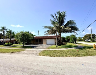 118 Se 10th Court - Photo Thumbnail 9