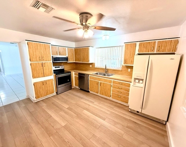 118 Se 10th Court - Photo Thumbnail 7