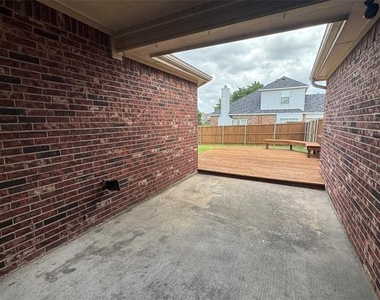 1823 Bur Oak Drive - Photo Thumbnail 14