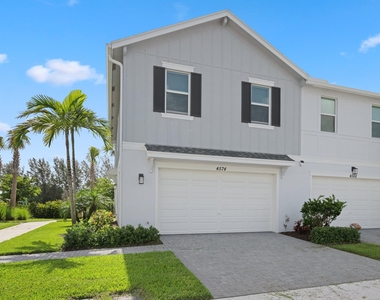 4574 Longwood Lake Square - Photo Thumbnail 1
