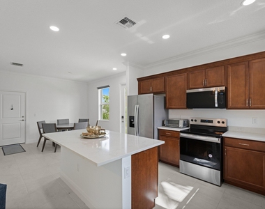 4574 Longwood Lake Square - Photo Thumbnail 7