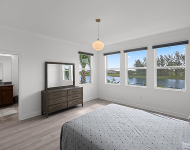 4574 Longwood Lake Square - Photo Thumbnail 15