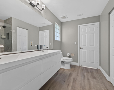 6544 Adriatic Way - Photo Thumbnail 18