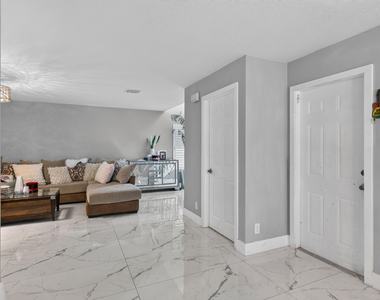 6544 Adriatic Way - Photo Thumbnail 8