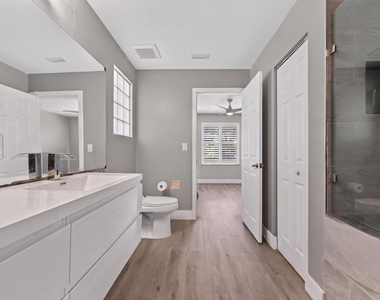 6544 Adriatic Way - Photo Thumbnail 17