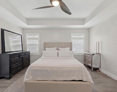 6544 Adriatic Way - Photo Thumbnail 13