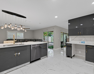 6544 Adriatic Way - Photo Thumbnail 4