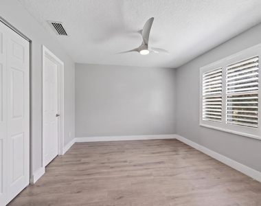 6544 Adriatic Way - Photo Thumbnail 19