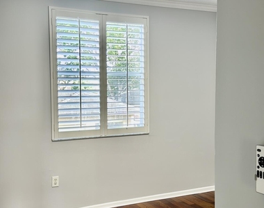 2080 Greenview Shores Boulevard - Photo Thumbnail 2