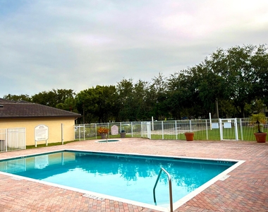 2080 Greenview Shores Boulevard - Photo Thumbnail 23