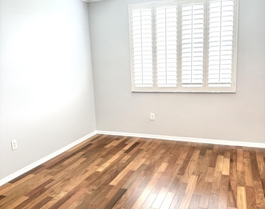 2080 Greenview Shores Boulevard - Photo Thumbnail 15