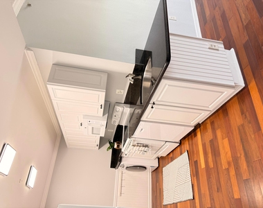 2080 Greenview Shores Boulevard - Photo Thumbnail 6