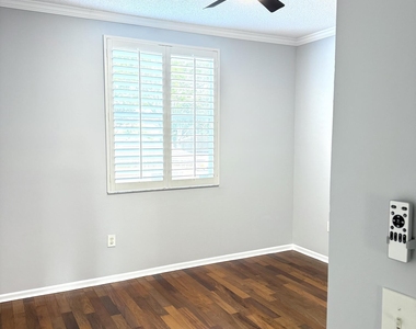 2080 Greenview Shores Boulevard - Photo Thumbnail 4