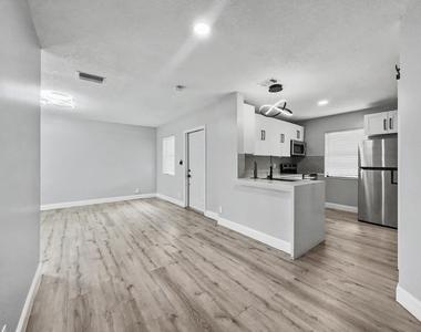 378 Nw 2nd Way - Photo Thumbnail 5