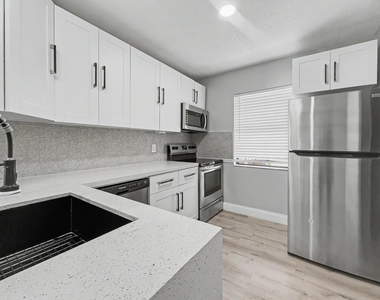 378 Nw 2nd Way - Photo Thumbnail 3